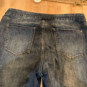 Tribal lady’s Capri size 14